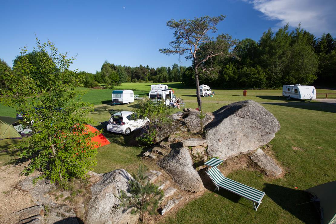 How far from the lake is Waldviertel Camping | Familie Einfalt?