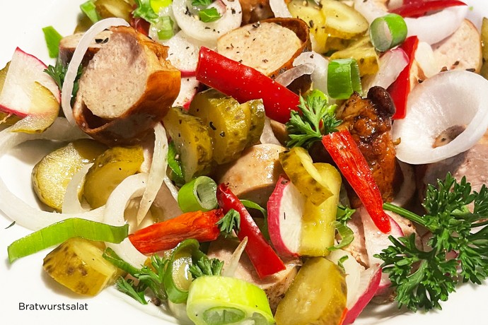 Bratwurst-Salat, Camper-Rezepte, Kochen und Camping