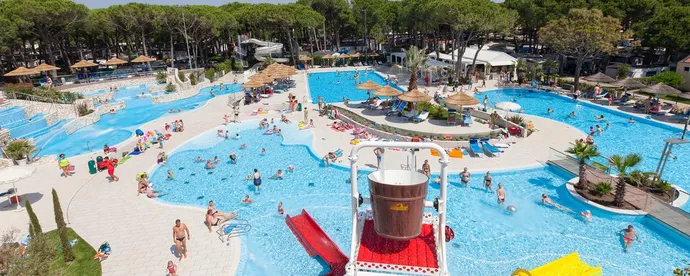 5-Sterne-Camping in Venetien  Camping Ca' Pasquali Village - Magazin -  camping.info
