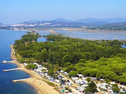 Mittelmeerurlaub direkt am Strand  auf dem 4-Sterne-Campingplatz Le Pansard  - Magazin - camping.info